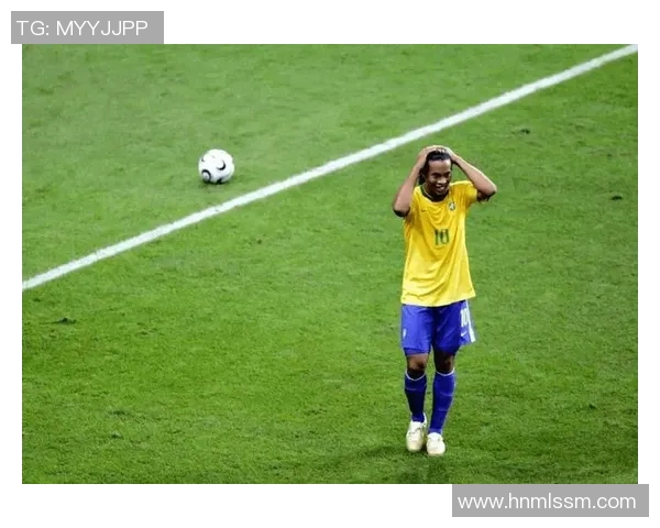 足球小罗的传奇之路：从巴西街头到世界足球巅峰的辉煌历程